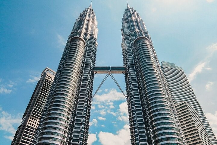 iconic tourist attraction in Malaysia - Petronas Twin Towers